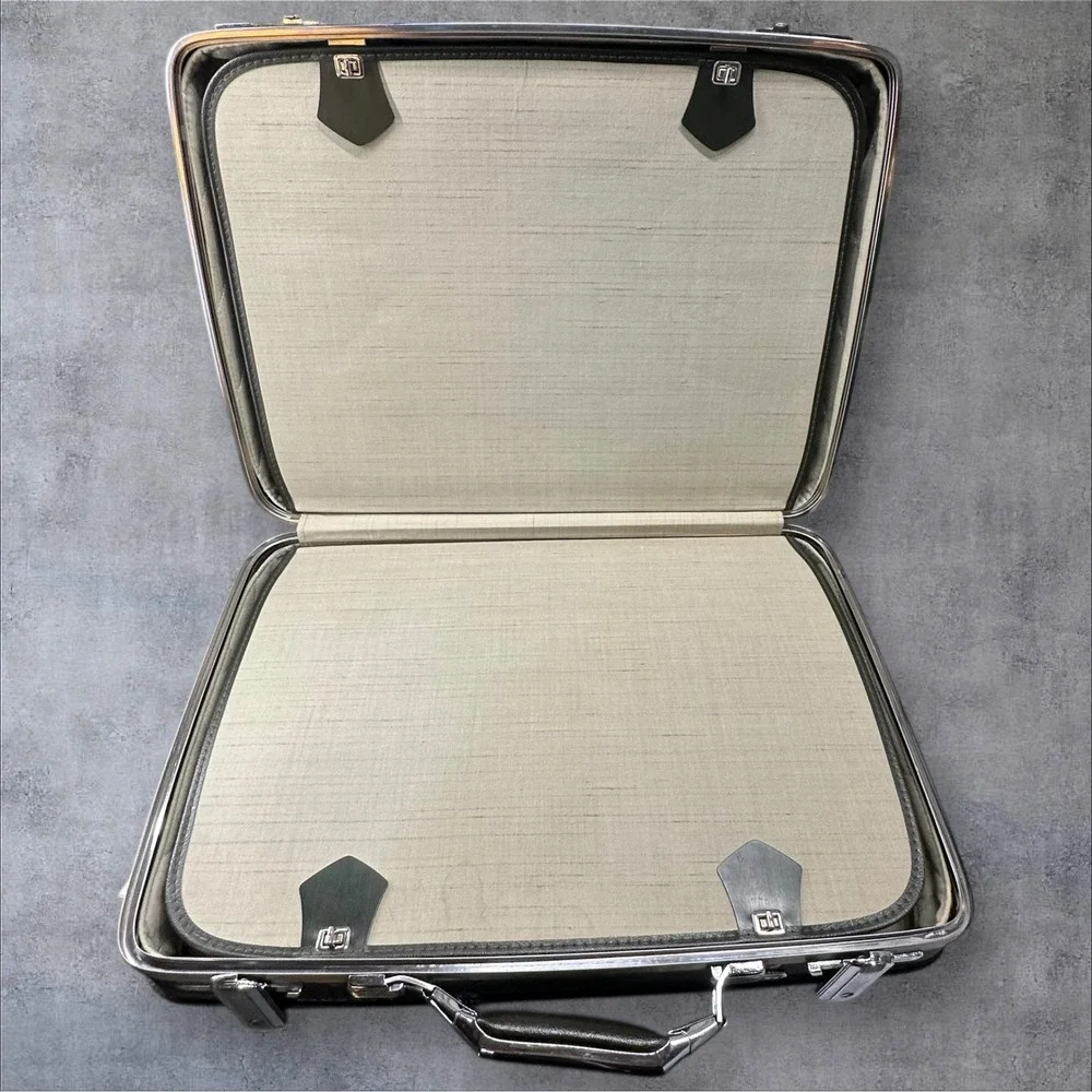 Vintage American Tourister Dark Green Tiara‎ Hard Case Luggage 21 X 15 X 7